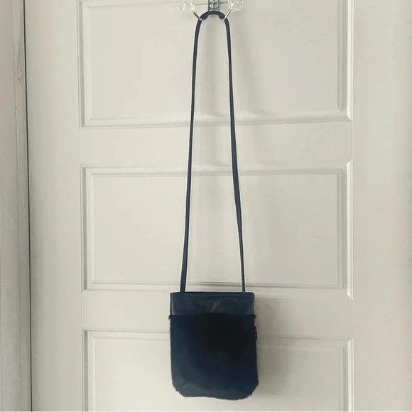 R.D. CUIR  ILES DE LA MADELAINE LEATHER RABBIT FUR SHOULDER CROSSBODY BAG - Picture 2 of 11